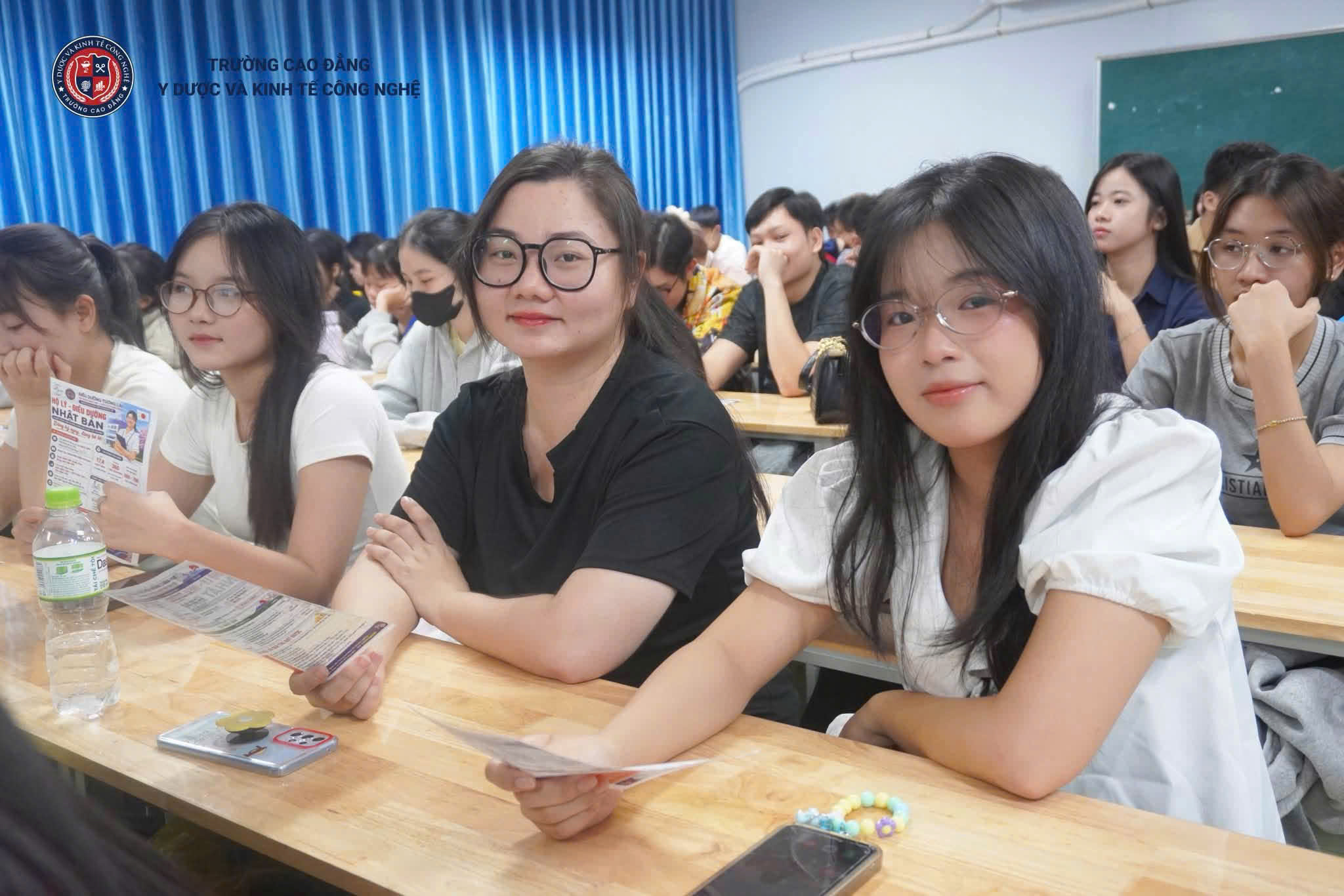 Sinh viên tham gia lớp học tại CMET